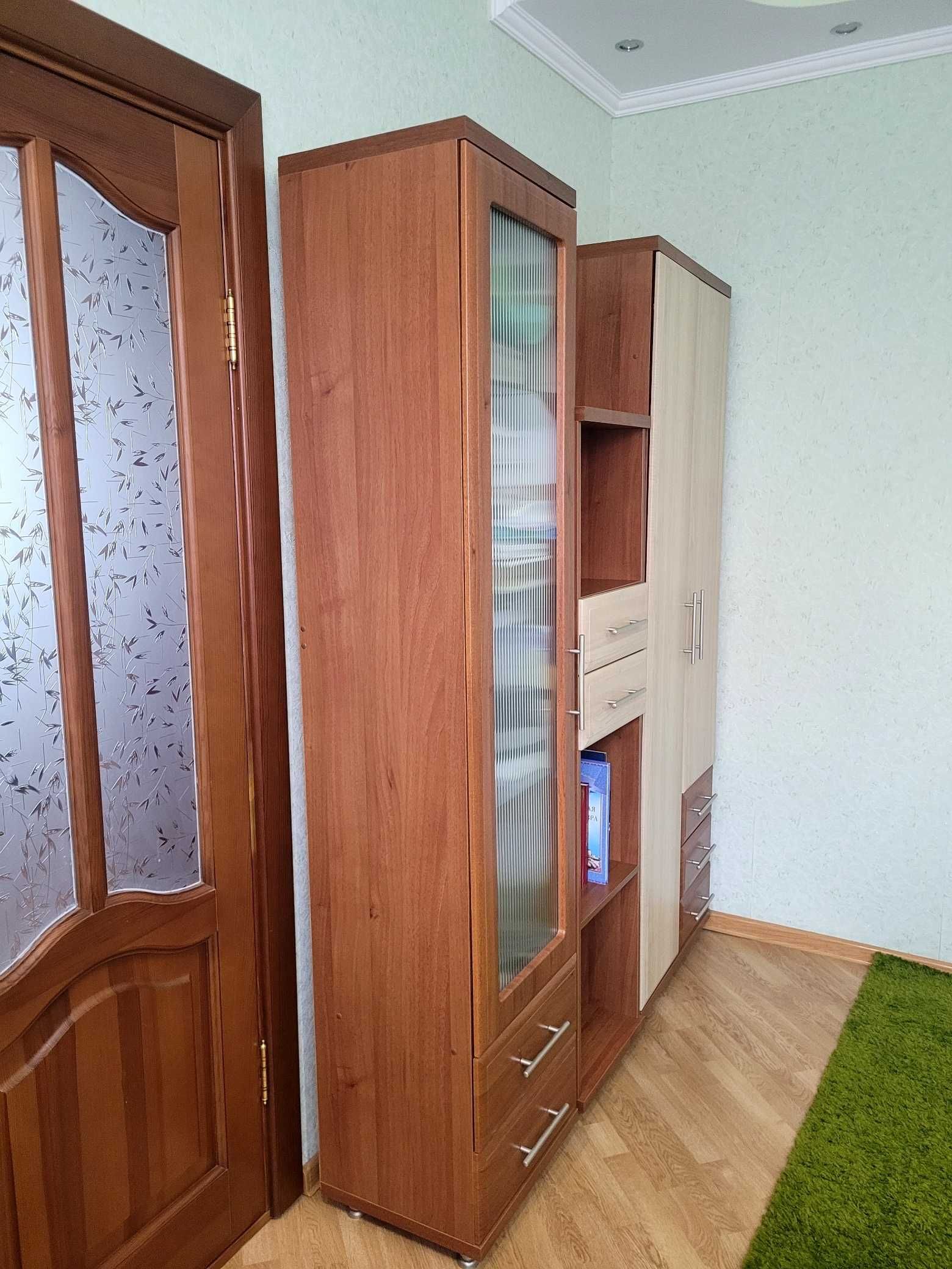 Шафа у спальню, меблева стінка