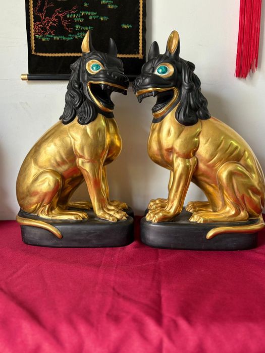 Cães Foo imponentes