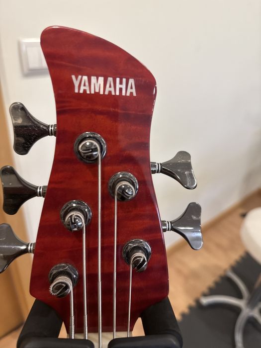 Baixo Yamaha TRB 1005j 5 cordas activo