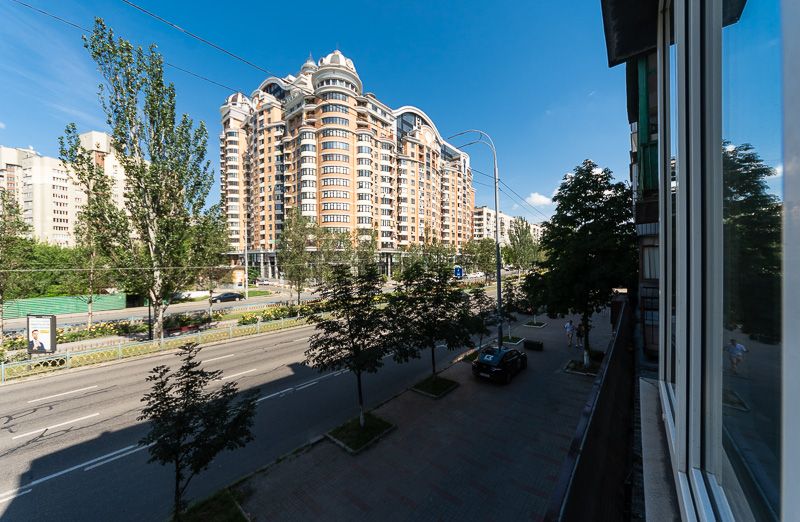 Посуточно. 2к Леси Украинки. Центр-13-555.biz.ua