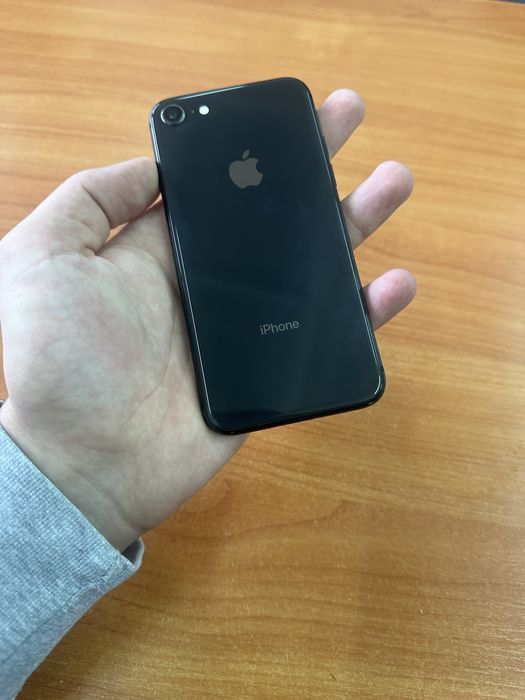 Продам iPhone 8 64gb Black