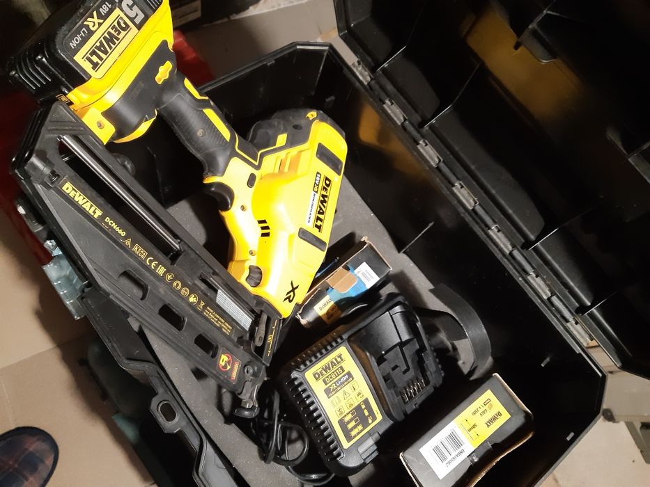 Gwozdziarka dewalt dcn660