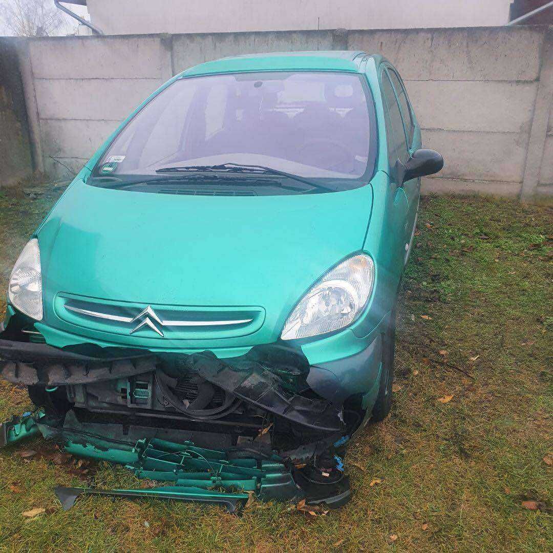 Citroen Xsara Picasso 1.8 benzyna kolor zielony metalik KRX na części