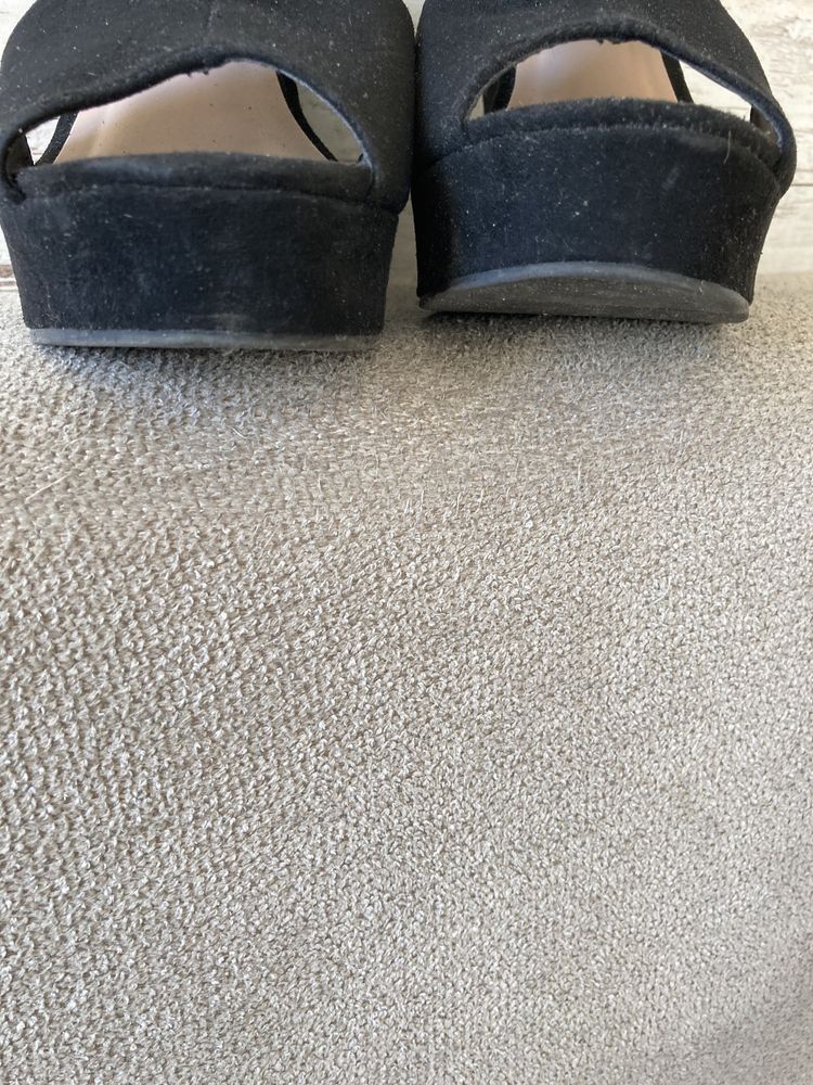 ButyNa koturnie Primark rozmiar 37