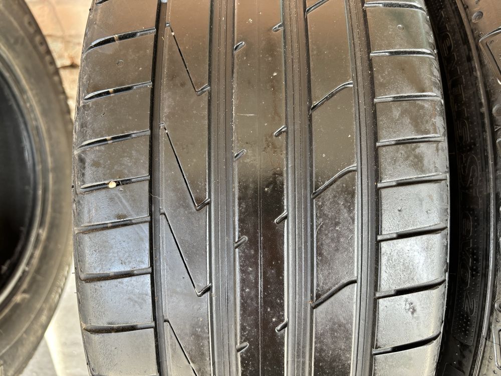 Літні шини 235/40R19 Hankook