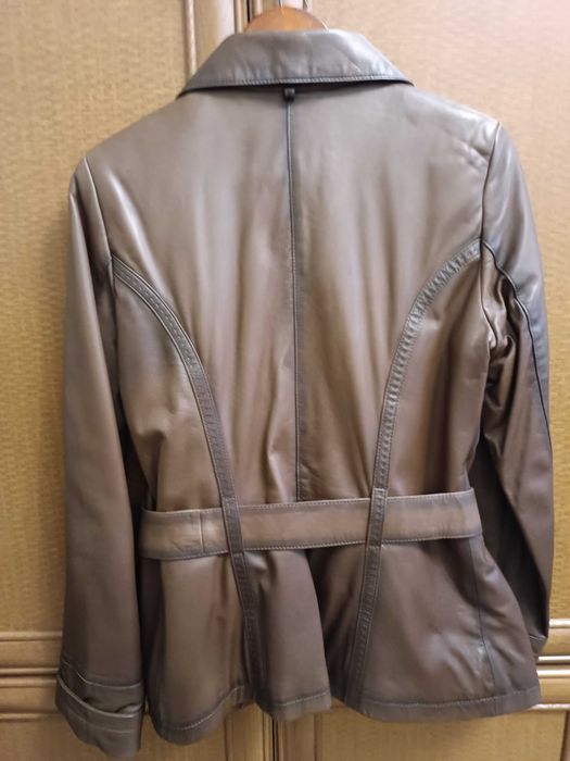 Жіноча шкіряна куртка