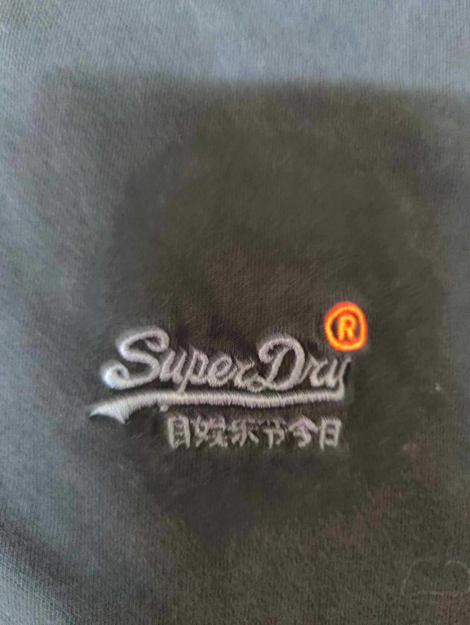 T-shirt Superdry pretal tam. L em muito bom estado