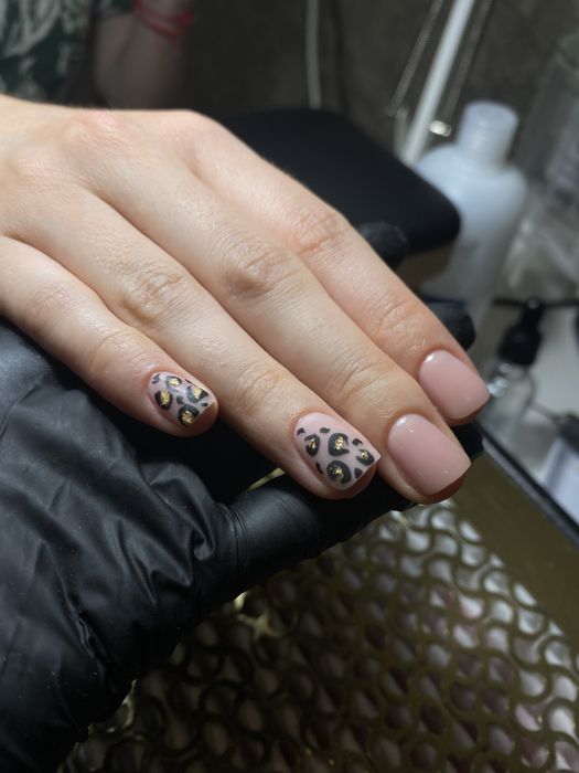 Нарощування нігтів / манікюр