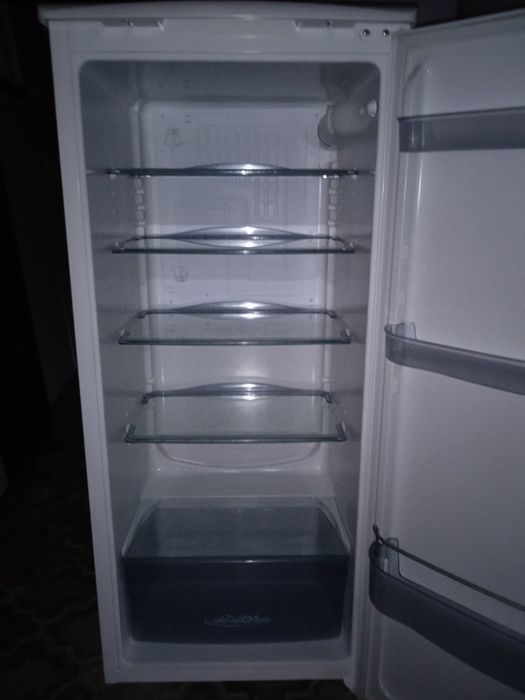 Холодильник на продаж