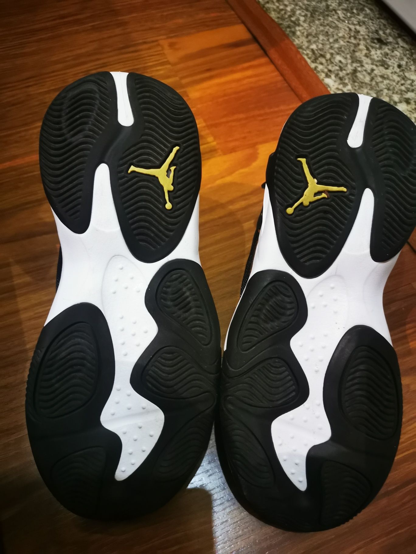 Sapatilhas Jordan novas