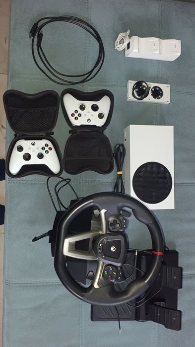 Ігрова консоль в комплекті з рулем, охолоджувачем, додатково джойстик
