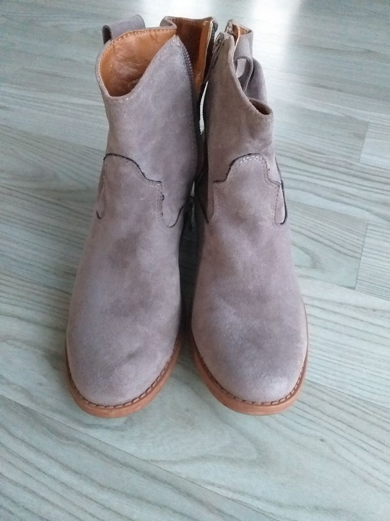 Buty damskie na ukrytej koturnie 38