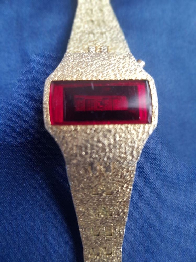 Часы Sharp electronic l.e.d quartz 1970 х