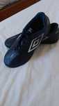 Chuteira umbro azul escuro