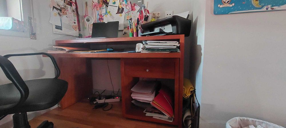 Secretária com armário de gavetas (c/rodas)