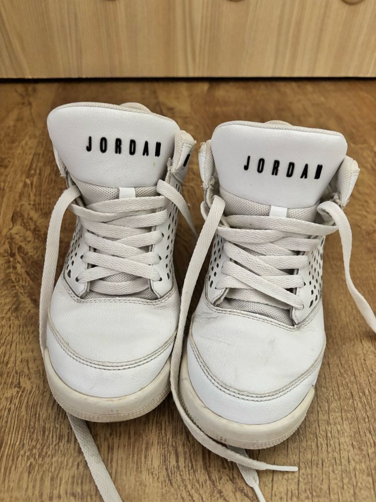 buty Jordan białe