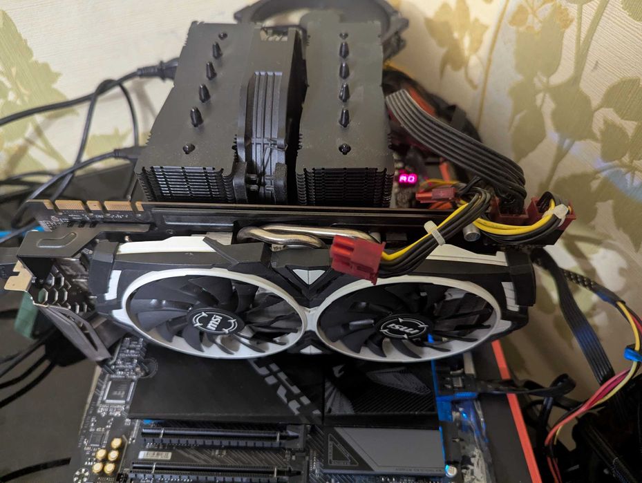 GeForce GTX 1070 Ti  ( 8GB GDDR5 256bit )