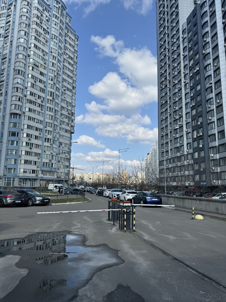 Продаж підземного паркомісця вул.Дніпровська  Набережна 26 г