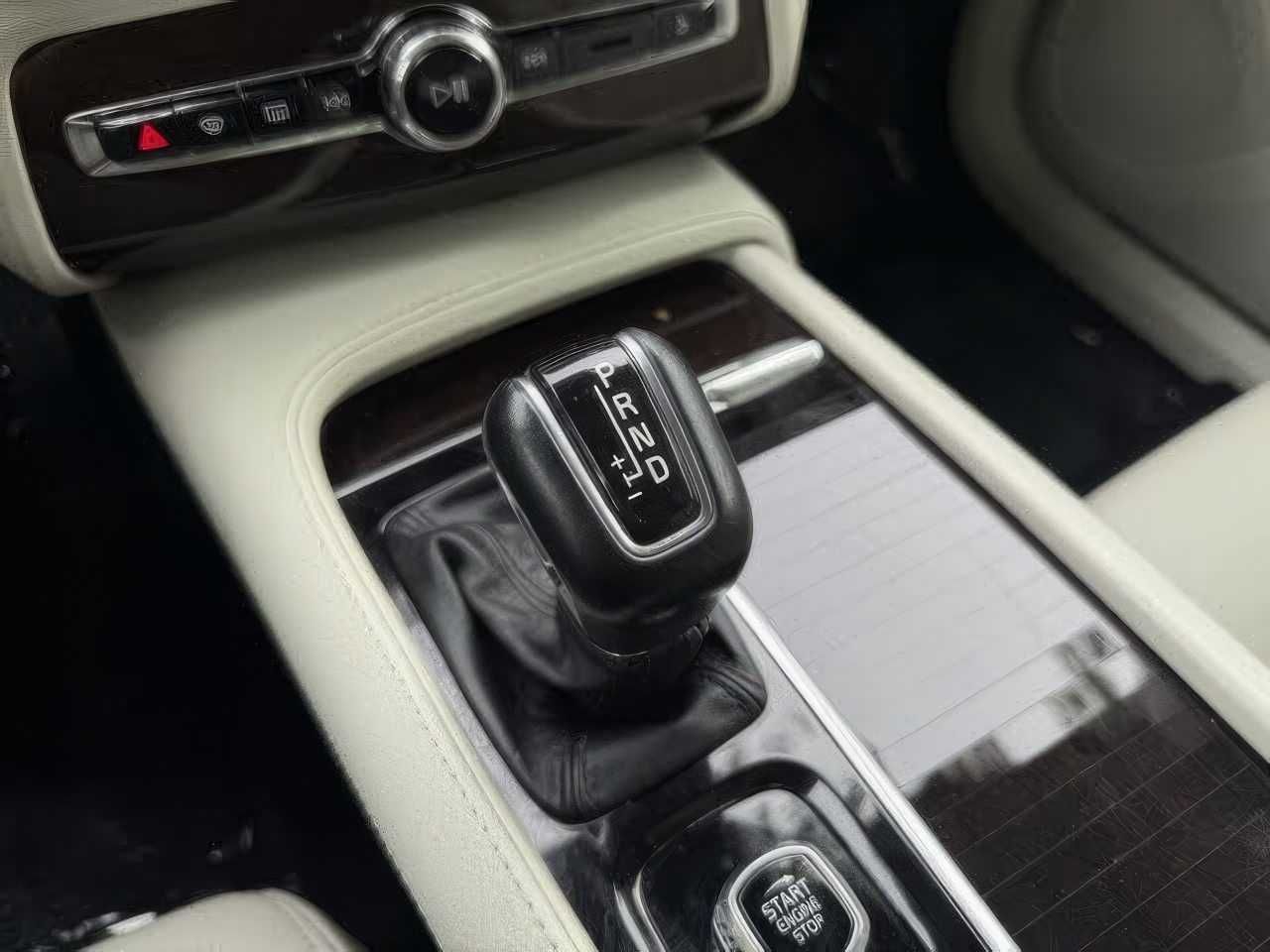 2019 Volvo XC90 T6 Momentum