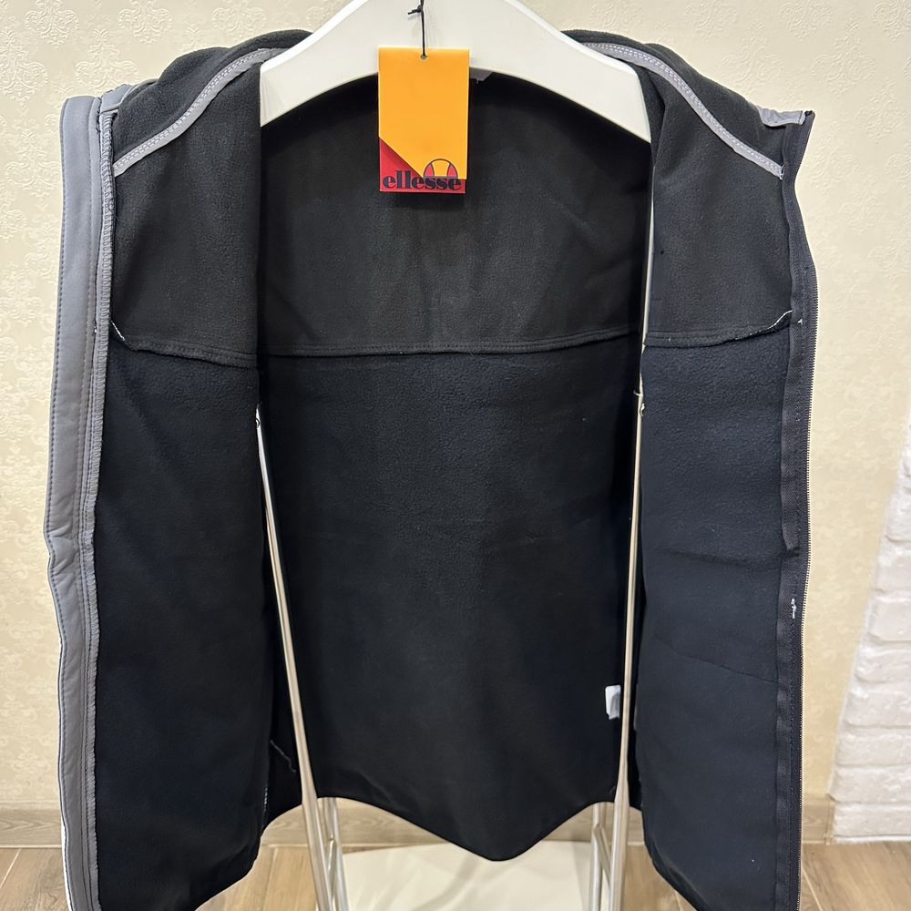 ELLESSE.  Куртка  чоловіча.  Оригінал. Нова. Розмір  М ; ХL