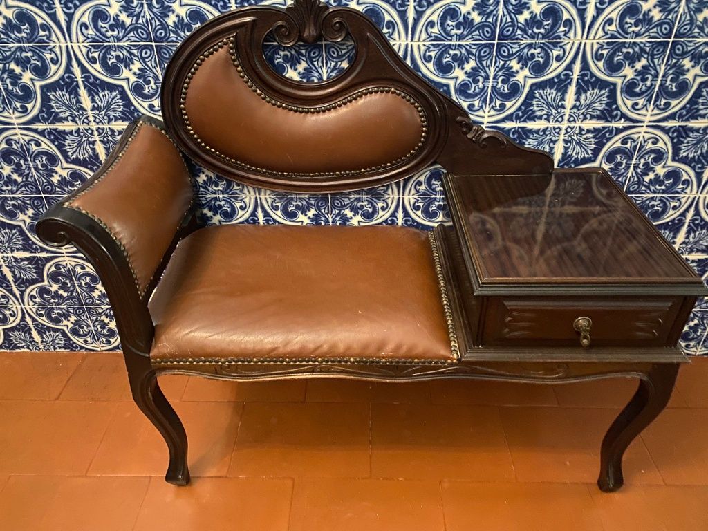 Vendo este móvel com apoio para sentar