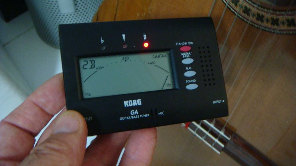 Тюнер для гитары и бас-гитары Korg GA-40 BK