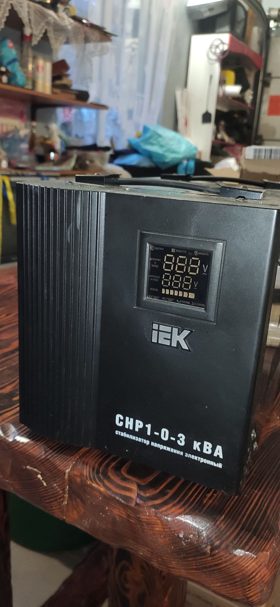 Стабілізатор напруги IEK СНР1-0-3 кВА елек