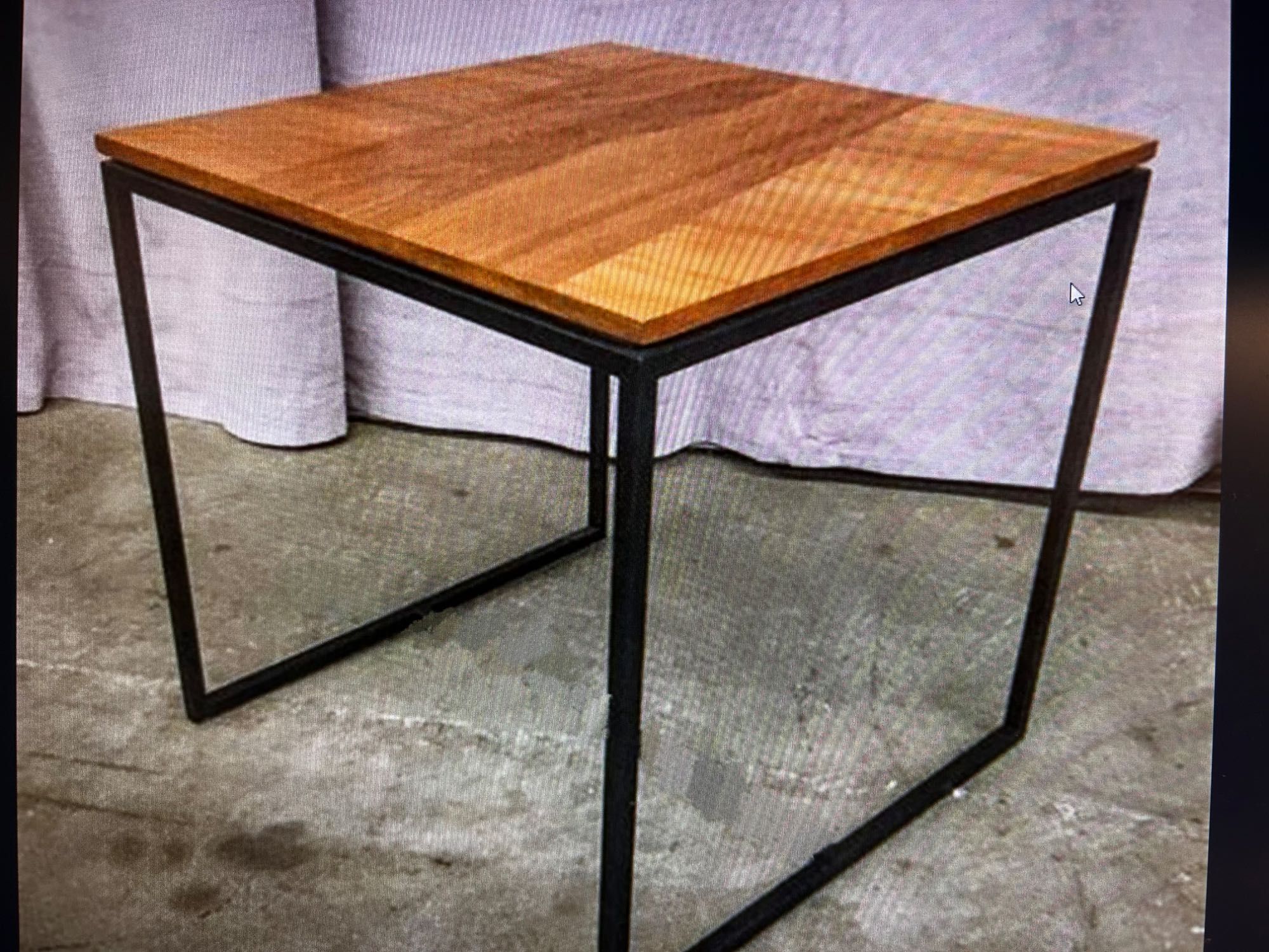 Mesa de Jantar em madeira e ferro quadrada