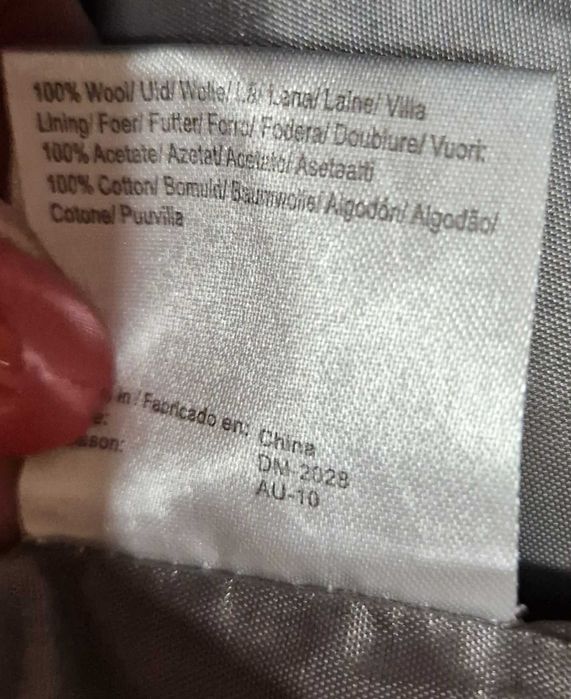 100% Wełniany płaszcz z haftowanymi kwiatami