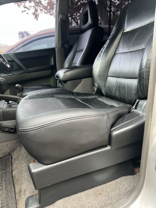 Міцубісі Паджеро,надійний джип,все працює.