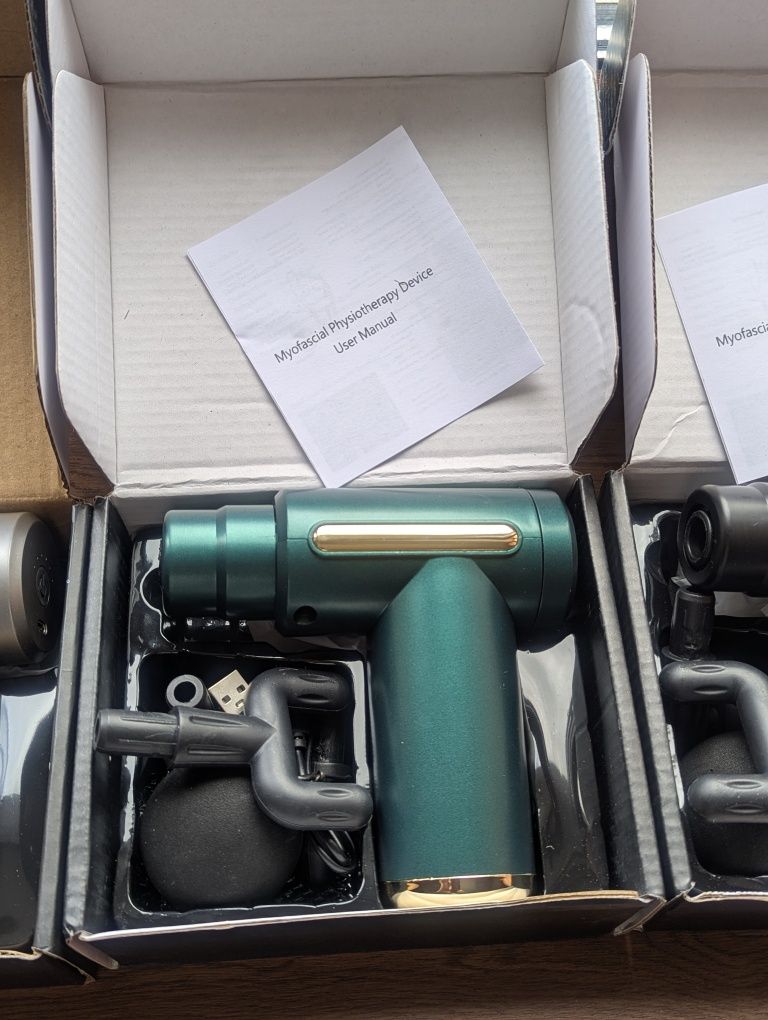 Портативний перкуссионный массажер аккумуляторный Massage Gun 4насадки