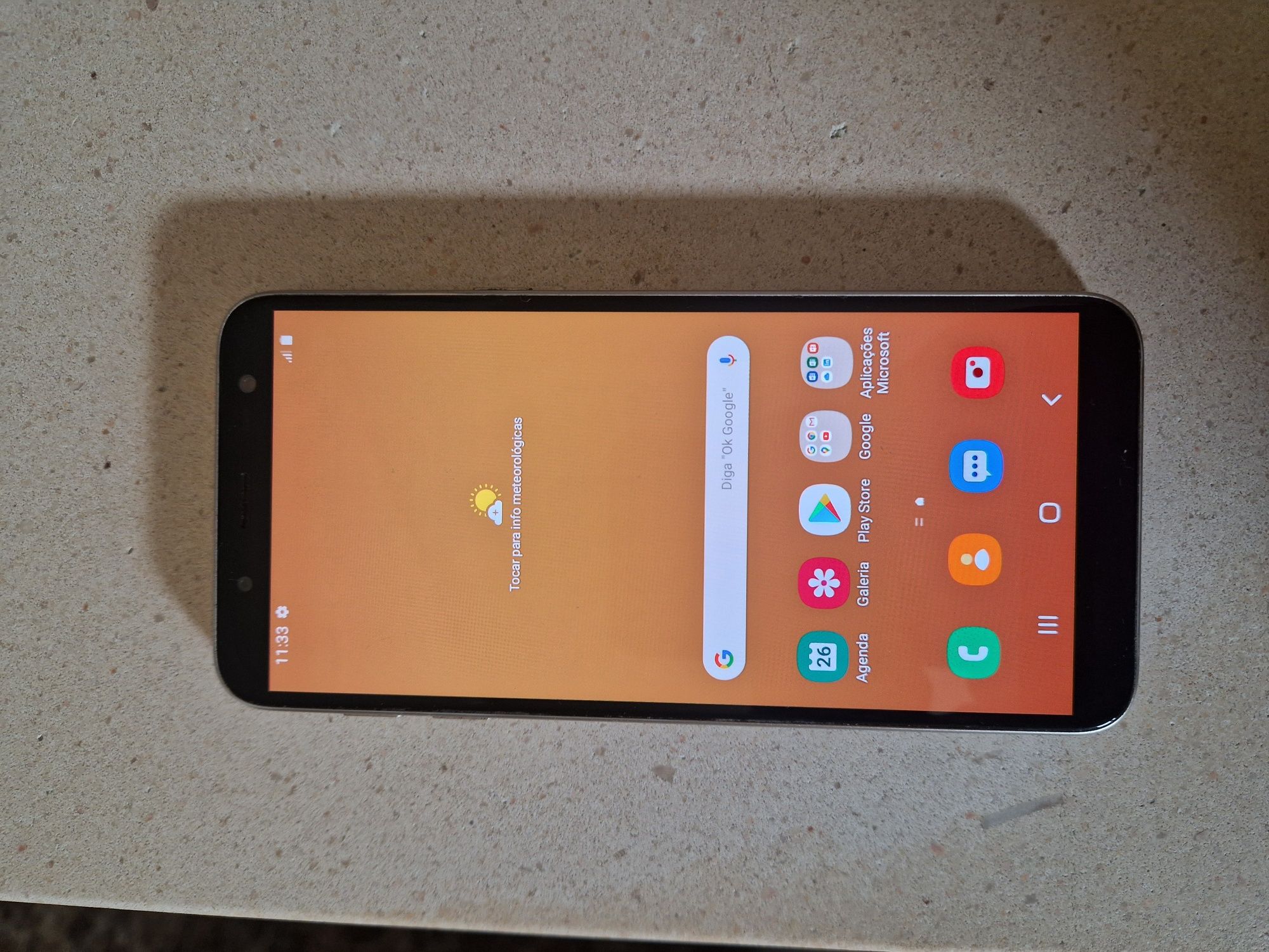 Telemóvel J6 Samsung