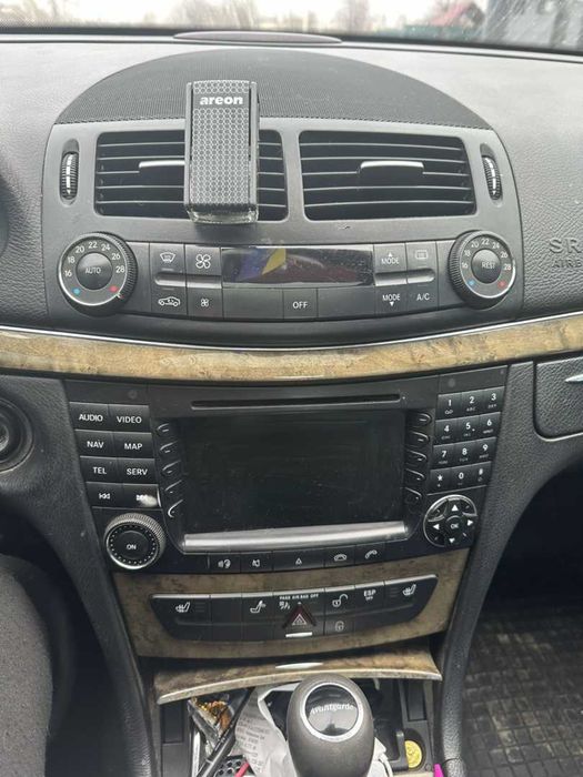 Продам машину Mercedes-Benz  E-Class