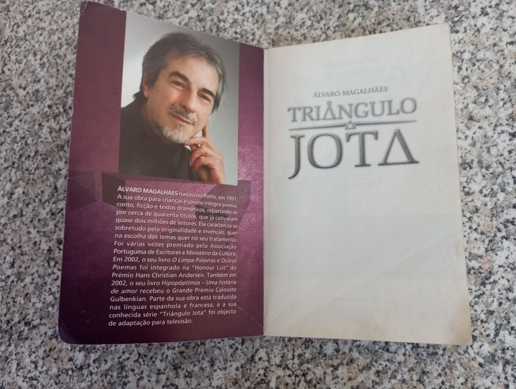 Livro: triângulo jota