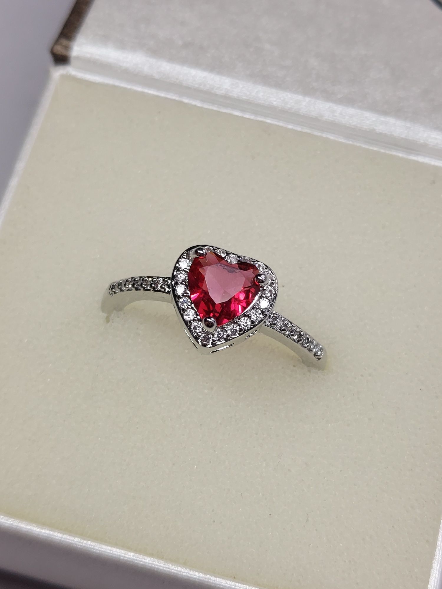 Zestaw prezentowy srebrny naszyjnik + pierścionek z czerwonym sercem