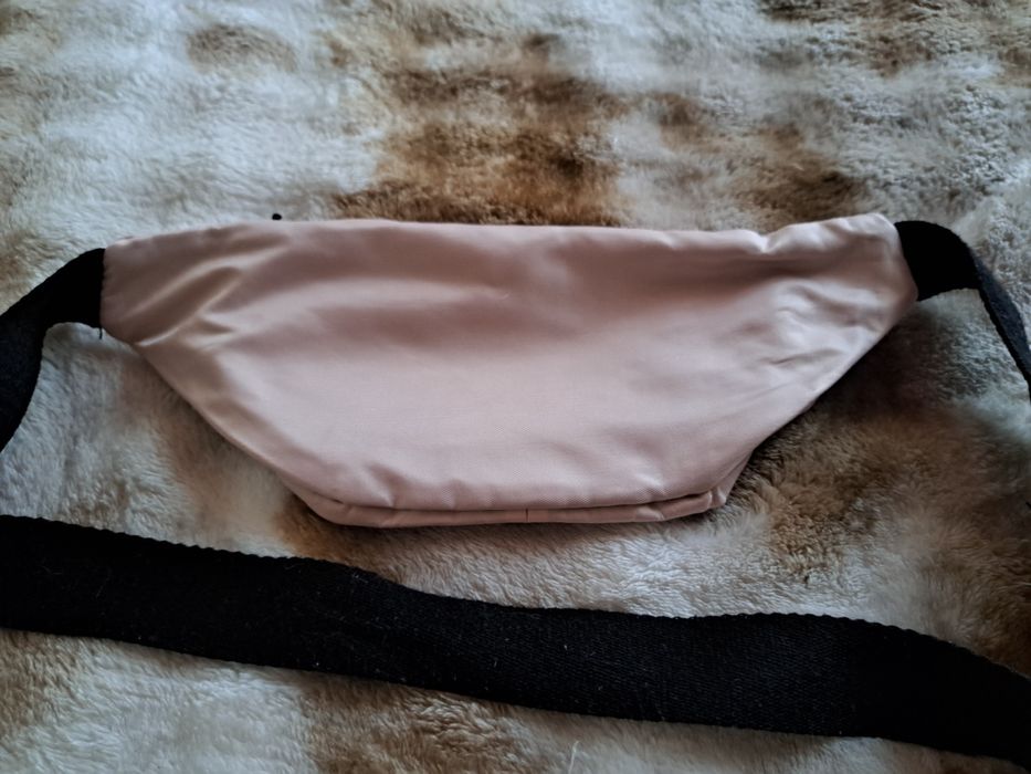 Продам сумочку бананку