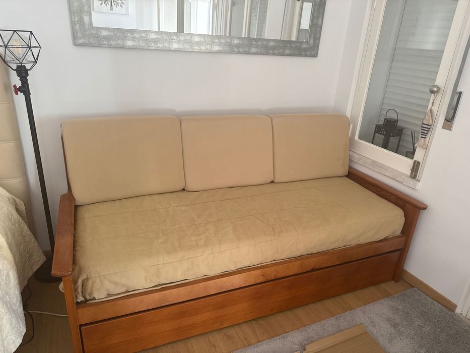 Sofá cama dupla em madeira