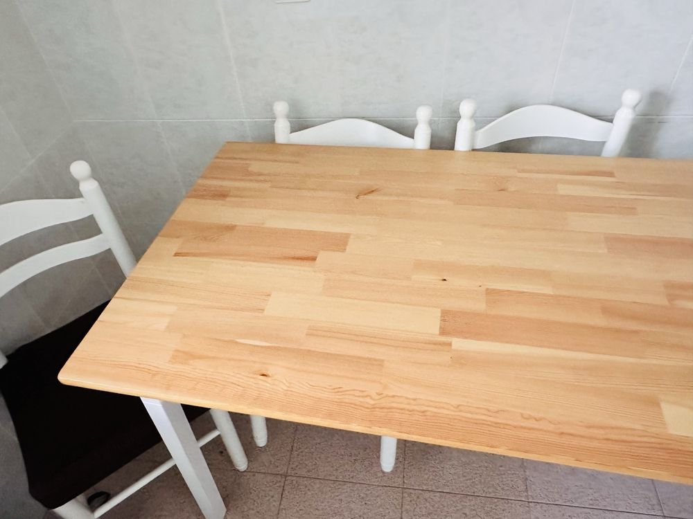Mesa do IKEA semi-novo