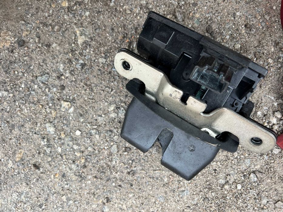 замок задней ляды Ford Fiesta 2011