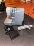 Maszyna overlock singer heavy duty HD0405S