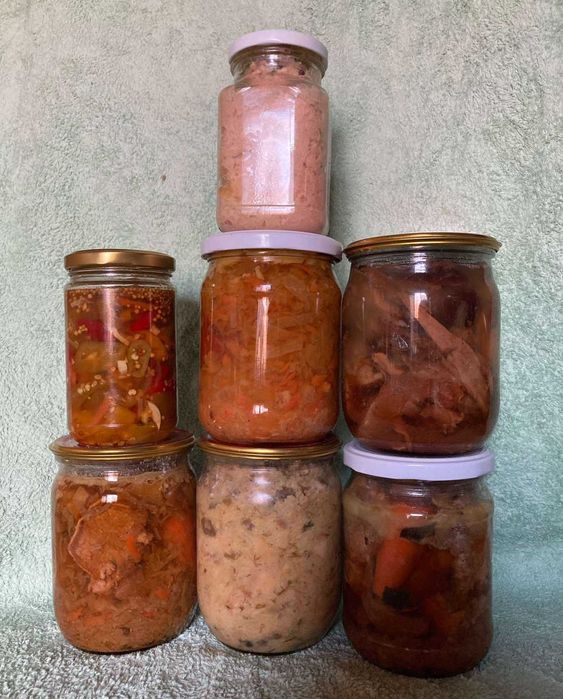 Консервация. Мясные консервы, сок томатный, готовые блюда