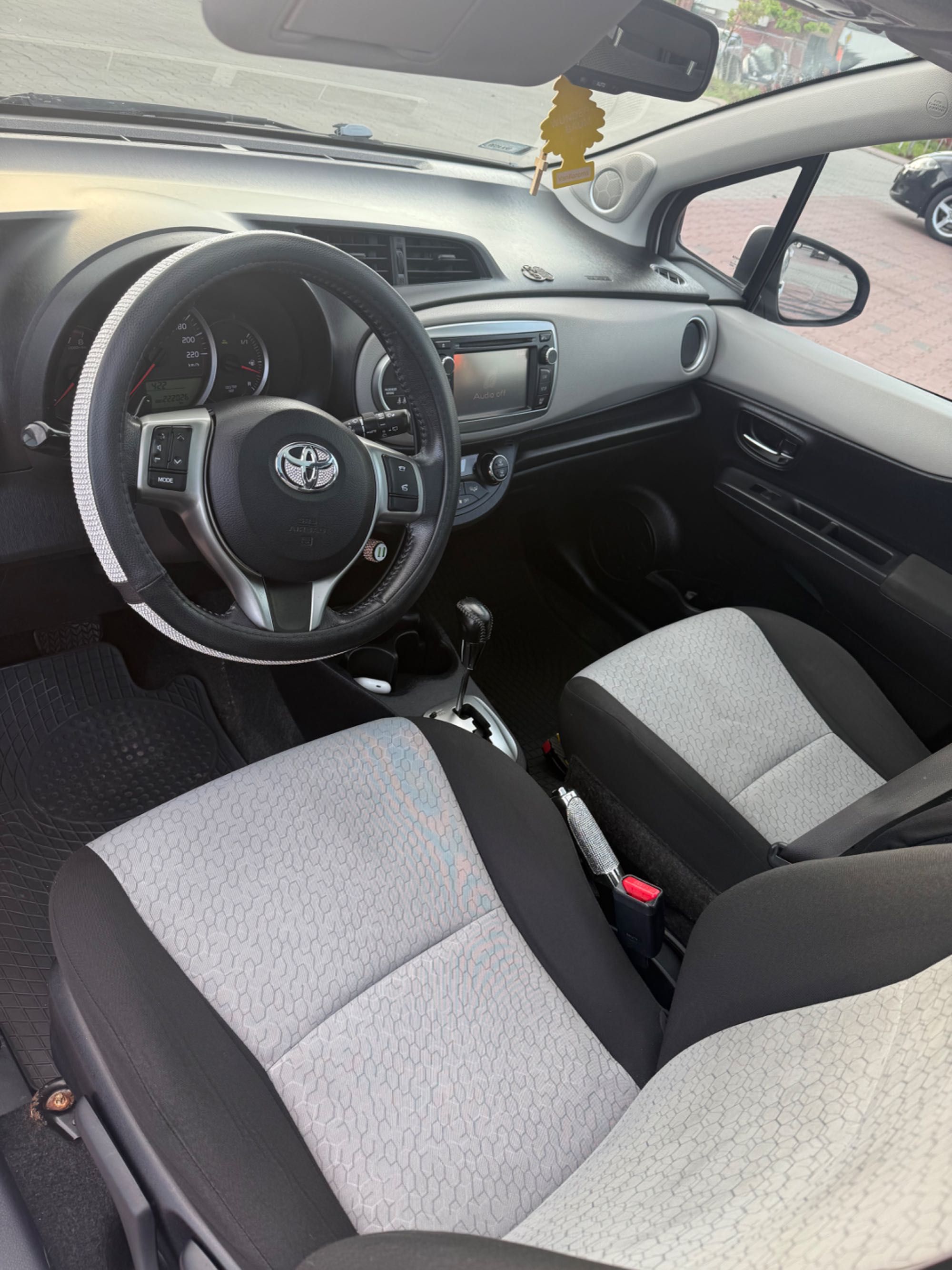 Toyota Yaris 2012 Prestige
