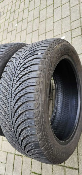 2x Opony Goodyear Vector 4Seasons 215/55 R17