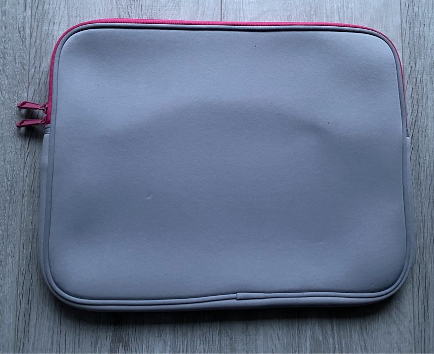 Futerał na notebook.