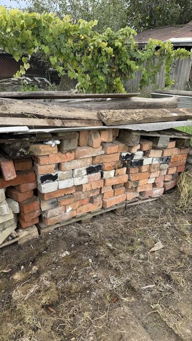 Цегла  та декоративна цегла