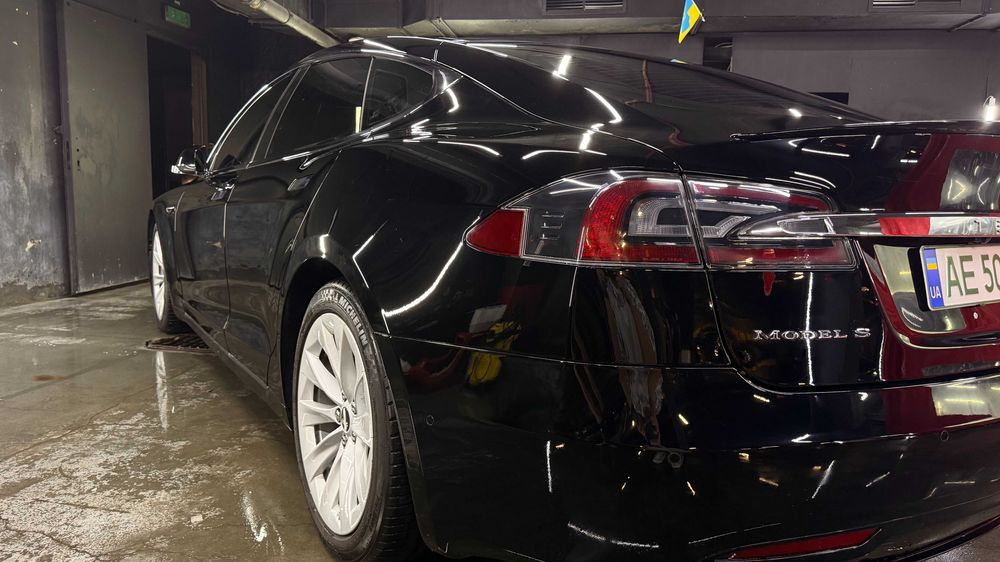 Tesla model s 90d dual motor Rest