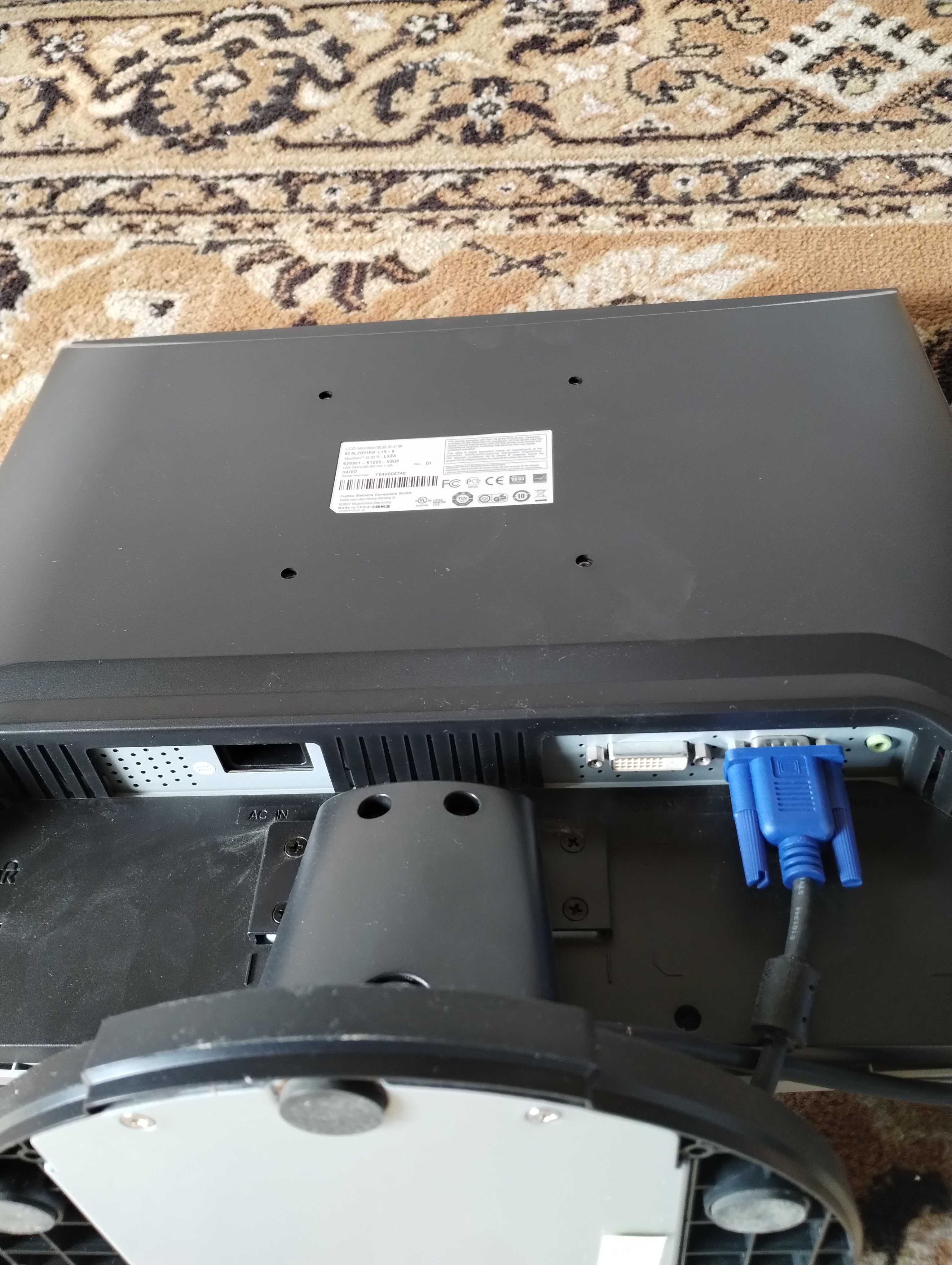 Monitor Simens-Fujitsu 19 cali