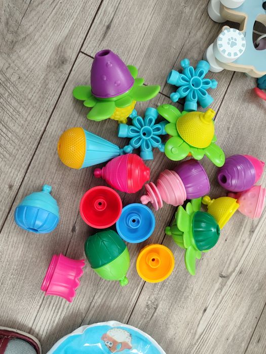 Zestaw zabawek niemowlęcych