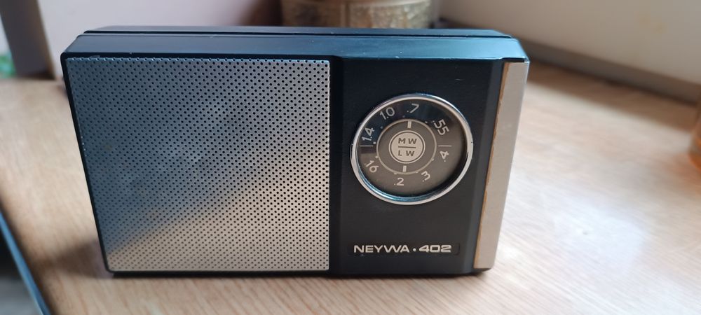 Radio zabytkowe neywa 402