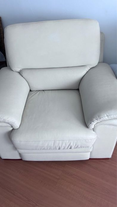 Sofás em pele como novos em bom estado!